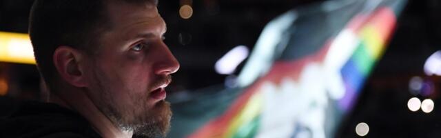 "ON ME I DALJE VIDI KAO MOMKA IZ ŠTALE" Jokić otvorio Amerima dušu: To mi je beg od svega - oni me ne gledaju kao NBA igrača! U Srbiji imamo jednu izreku...