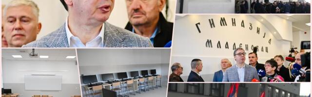 UŽIVO VUČIĆ U MLADENOVCU OBILAZI REKONSTRUISANU GIMNAZIJU: Uložili smo tri miliona evra, brinemo o deci i rešavamo probleme!