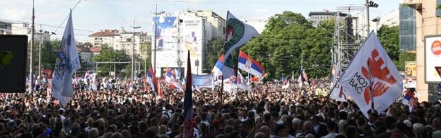 Arhiv javnih skupova saopštio koliko je bilo ljudi na protestu na Slaviji (FOTO)