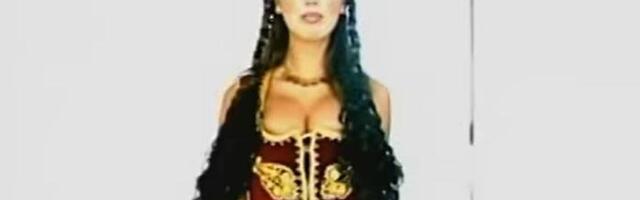 (FOTO) OBELEŽILA DEVEDESETE, A SAD UHVAĆENA KAKO RADI U BUTIKU: Prodavala i intimne fotke, pa se odlučila za običan posao: Fali mi kontakt s ljudima