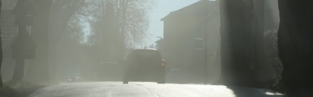 Magla i poledica velika opasnost za vozače: Dežurne službe posipaju kritične deonice