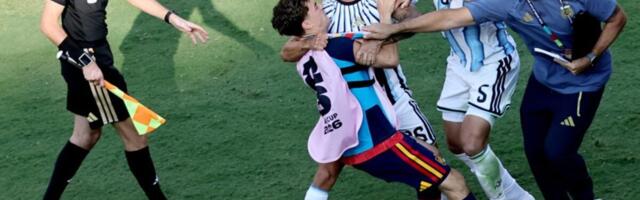 BRUKA PONIŽENE ARGENTINE: Okrenuli leđa Špancima na dodeli pehara - Paredes pridavio Garsiju i Gavija (Video)