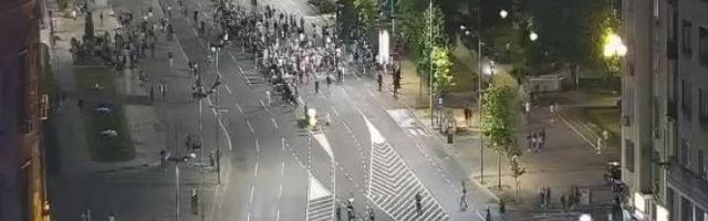 (UŽIVO) TUŽNO, TUŽNIJE, OSMI DAN PROTESTA! Ubedljivo najmanji broj demonstranata do sad! Ulice poluprazne, policija jedva vidljiva!