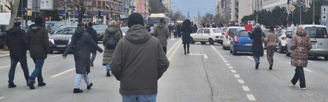 FOTO, VIDEO: Novi Sad je i danas stao na 15 minuta, zabeležene provokacije