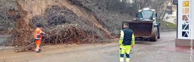 Odron na ulazu u Ovčarsko-kablarsku klisuru, usporen saobraćaj