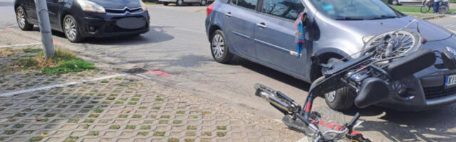 POVREĐENA ŽENA NA ELEKTRIČNOM BICIKLU Saobraćajna nesreća u Kikindi