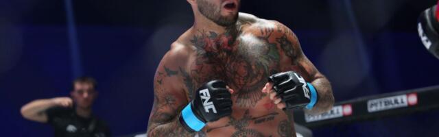 Pogledajte slavlje Belgijanca posle pobede nad Bojkovićem: Seo na kavez, pa "zasvirao"