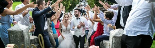 NAJLEPŠA VEST GODINE: 54 para stupila u brak u GAZI! Mladenci prolazili kroz ruševine grada, nema ko nije PUSTIO SUZU (VIDEO)