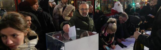 Studenti u akciji prikupljanja potpisa za izbore: Odziv građana prevazišao očekivanja studenata, u Nišu prikupljeno preko 17.000 potpisa (FOTO/VIDEO)