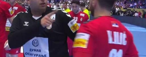 DETALJ KOJI JE MNOGIMA PROMAKAO! "Ministar odbrane" zabranio jednu reč u velikom slavlju Srbije! Odmah je opomenuo saigrača! (VIDEO)