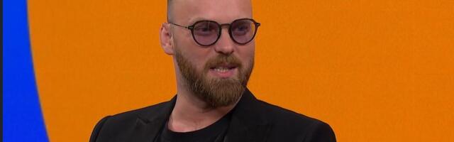 VODITELJKA SE IZBLAMIRALA UŽIVO U PROGRAMU! PEVAČ PRASNUO U SMEH KADA JE ČUO ŠTA JE REKLA! Pogledajte ovaj urnebesni snimak