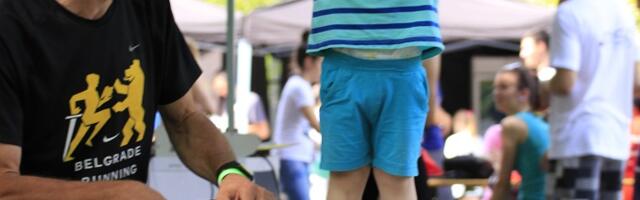 Schneider Electric ulaže u budućnost: Podrška inicijativi „SBR & W Tim za decu“ za zeleniju generaciju