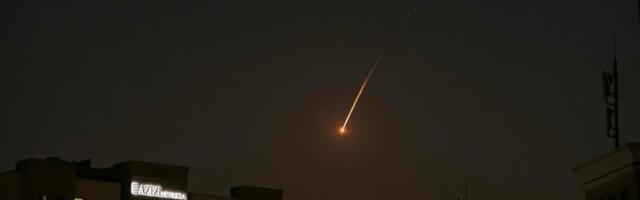 DRAMATIČAN SNIMAK IZ DUBAIJA! Pogledajte trenutak kada je iranski projektil eksplodirao kod Burdž Kalife! GORI CENTAR GRADA (VIDEO)