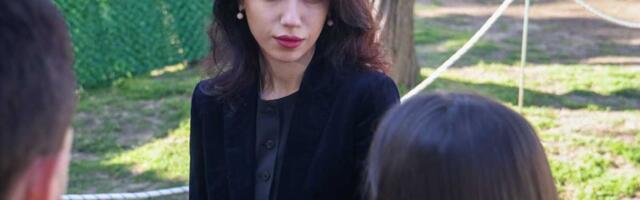 UNUKA SLOBODANA MILOŠEVIĆA ZA KURIR SA DEDINOG GROBA U POŽAREVCU: Otkriva da li i ona ulazi u politiku i čime se bavi