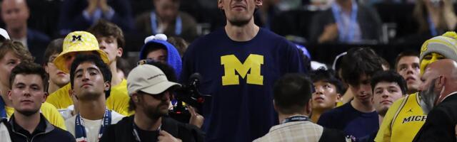 NOVI ŠOU BOBANA MARJANOVIĆA! Pojavio se na polufinalu NCAA šampionata i napravio spektakl! Publika pala u trans zbog Srbina! (VIDEO)