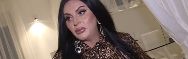 (FOTO) JE L' TO OVA ILI OVAJ? Elektra Elit ga isprovocirala pa je poznati političar izjavom u svom stilu žestok pokopao transrodni pevačicu!