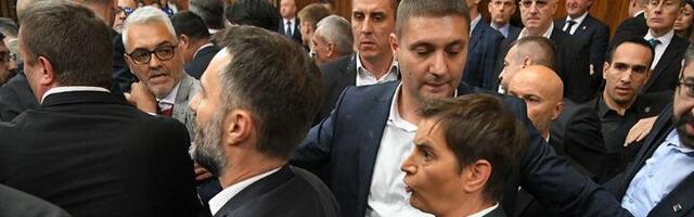 "Nije realno da za svaki gips koji padne odgovaramo": Brnabić o padu plafona na Železničkoj stanici u Ćupriji