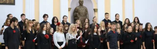 Prva kragujevačka gimnazija obeležila dan škole: "Obnavljamo zavet zbog onih koji više ne mogu da govore - da ćemo nastaviti da učimo, mislimo i negujemo mir"