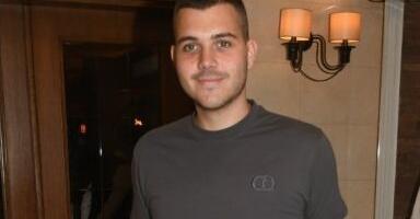 SIN LEPE BRENE JE PRAVI DOMAĆIN: Viktor Živojinović zasukao rukave - sprema se velika gozba! (GALERIJA)