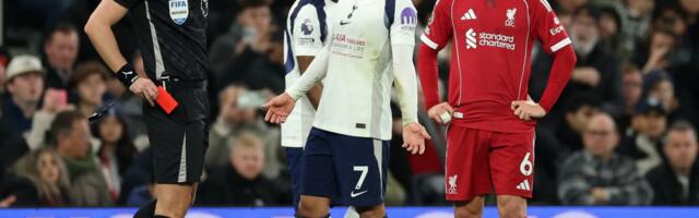 Liverpul može da zahvali Simonsu na velikoj gluposti, Slotu izmene donele pobedu nad Totenhemom