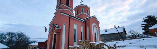 Патријарх Порфирије богослужио у Камендолу и освештао темеље Парохијског дома