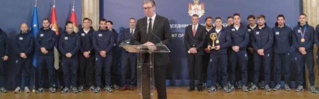 "PONOSAN SAM NA VAS": Predsednik Vučić ugostio zlatne srpske vaterpoliste! (VIDEO)