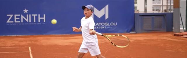 Teodor (15) je teniski fenomen: Igra bez bekhenda, a piše istoriju i sanja da pretekne Novaka Đokovića