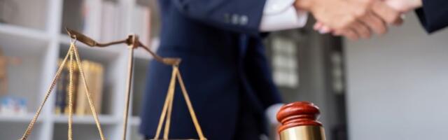 Kadija te tuži kadija ti sudi: Advokati zloupotrebljavaju svoj položaj!