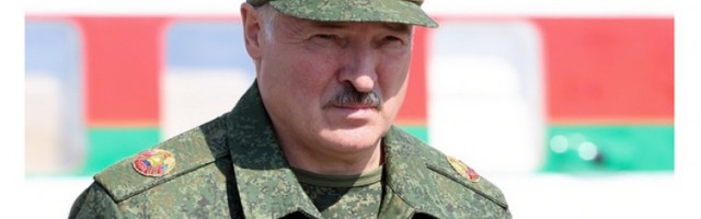 Лукашенко наоружан стигао у своју резиденцију
