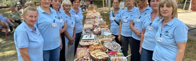 Manifestacija „Šumadijska kraljica” započeta slavskom trpezom dugom 20 metara