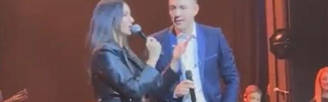 "Ti znaš koliko ja tebe volim" Tanja iznenadila Baneta na koncertu: Izašla na binu, pa zapevala "Zlatnik":