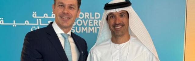 Мали са министром привреде и туризма Дубаија и председником DWTC, оснивача Гитекса