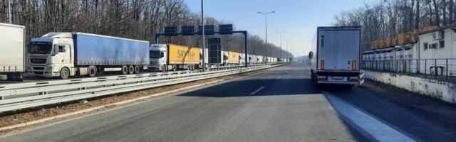 Kilometarske kolone i čekanje: Na ovom graničnom prelazu je totalni kolaps, teretnjaci stoje satima