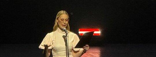 ČITAVA PLAVA DVORANA GRCA U SUZAMA! Biljana Obradović blista u kreaciji male Angeline, emocije nadjačale sve prisutne! (GALERIJA)