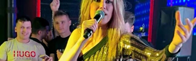 Rada Manojlović pokazala gaćice: Pevačici sve sevnulo u providnoj haljini (FOTO)