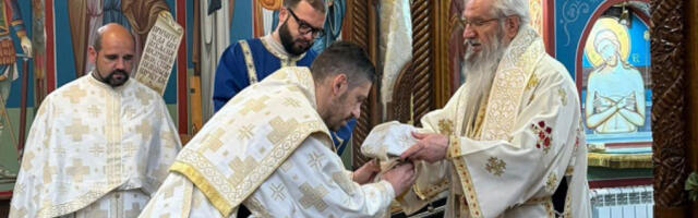 “POSTOJE DVE SMRTI I DVA VASKRSENJA!”: Na liturgiji u Kragujevcu, vladika Jovan objasnio da sve zavisi od toga kakvim životom živimo