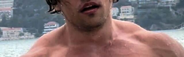 Sin našeg pevača POKAZAO BRUTALNO TELO, ženama PALE VILICE: Zgodni Beograđanin je tiha patnja lepšeg pola, ne izbija iz teretane