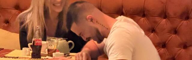 UHVATILI SMO PEVAČE SAME U RESTORANU! Evo s kim je Mirela provela veče čim je iz Podgorice došla u Beograd (FOTO)