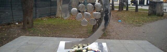 BANJALUČKE BEBE NIKADA SE NEĆE ZABORAVITI: Težak dan u Republici Srpskoj, venci i suze u centru grada