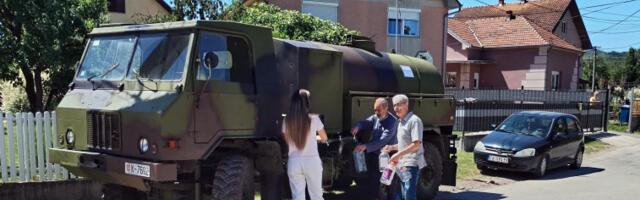 Војска Србије ангажовала додатне капацитете за снабдевање Чачка водом