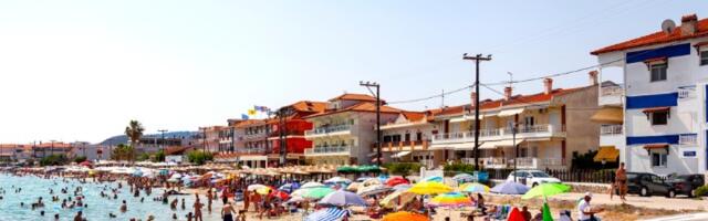 Pefkohori razočarao srpske turiste: Plaže prepune, ležaljke i do 40 evra!
