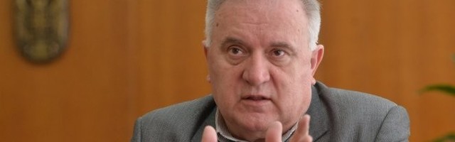 Ministar Dmitrović darivao vranjanske trojke