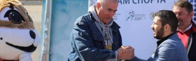 ŠEFANEK I MARINKOVIĆ NA SAJMU SPORTA U SEČNJU! Po narodnom običaju u goste nisu došli PRAZNIH RUKU (FOTO)