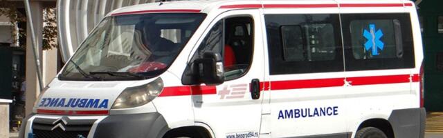 Sudar auta i motora na Senjaku: Motociklista teško povređen