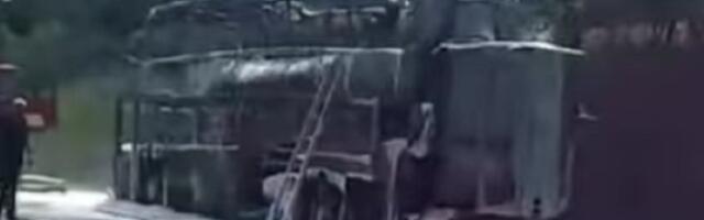 Autobus izgoreo tokom ekskurzije, đaci 7 dana ne idu u školu: Roditelji najavili tužbu (VIDEO)