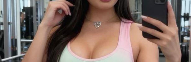 OCA MOLILA DA JOJ OPROSTI ŠTO JE POSTALA ŽENSKO: Ana Nikolić promenila pol, a sad pokazala trbušnjake i silikone u teretani (FOTO)