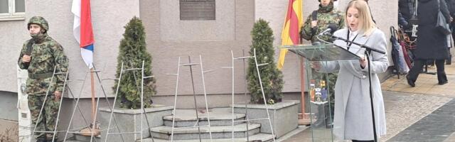 SVEČANO U VRANJU, OVAKO JE GRAD OBELEŽIO DAN DRŽAVNOSTI Predsednica Skupštine: Na nama je da mudro, odgovorno i složno nastavimo putem razvoja foto