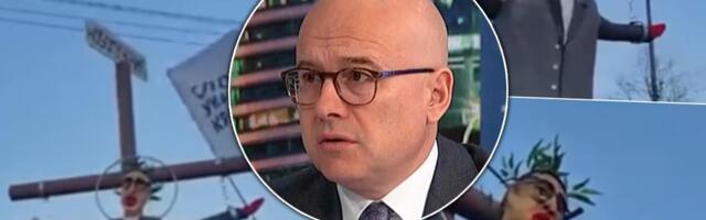 "MONSTRUMI SVAKI DAN POKAZUJU DA IM JE CILJ KAKO UBITI VUČIĆA" Vučević najoštrije osudio sraman transparent na blokaderskom skupu u Nišu: Vučić je garant mira!