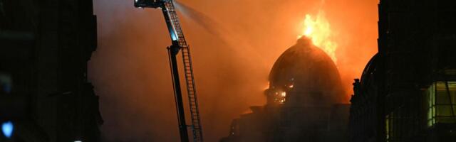 "O, BOŽE, KAO DA JE EKSPLOZIJA!" Ogroman požar kod železničke stanice u Glazgovu, delimično se urušila zgrada od istorijske vrednosti (FOTO, VIDEO)