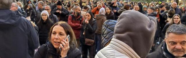 „Vučić kada padne, imaćemo našu zemlju“: Poslušajte prepev starogradske pesme koju su javne ličnosti pevale ispred rektorata